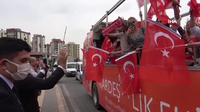Adana polisinden engelli çocuklara kortejli Cumhuriyet Bayramı kutlaması