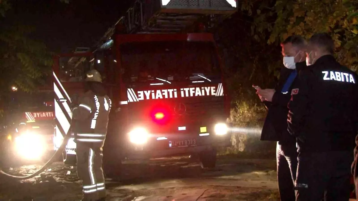 Avcılar'da metruk binada yangın