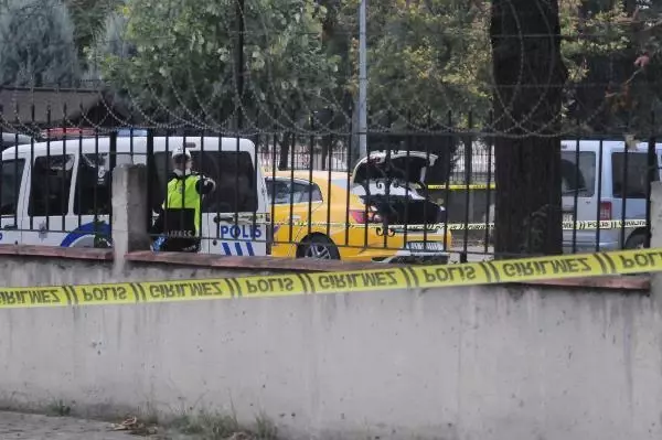 Son dakika haberleri... Ayrılmak isteyen kadın arkadaşını takside öldürdü, cesetle emniyete gidip teslim oldu