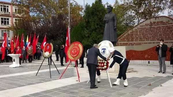 ÇANAKKALE'DE ATATÜRK ANITI'NA ÇELENK KONULDU