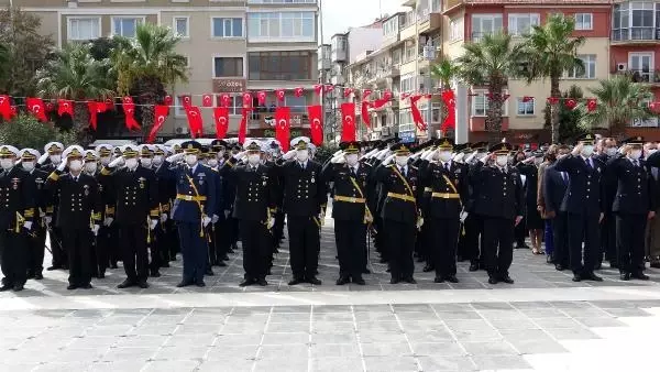 ÇANAKKALE'DE ATATÜRK ANITI'NA ÇELENK KONULDU