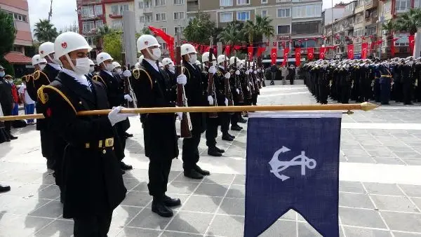 ÇANAKKALE'DE ATATÜRK ANITI'NA ÇELENK KONULDU