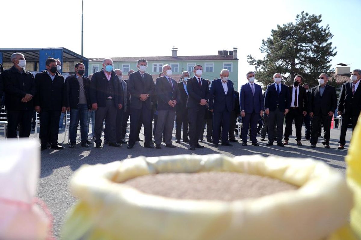 Çiftçilere Buğday Tohumu ve Gübre Dağıtıldı