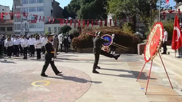 Cumhuriyet Bayramı kutlamaları kapsamında çelenk sunma töreni düzenlendi