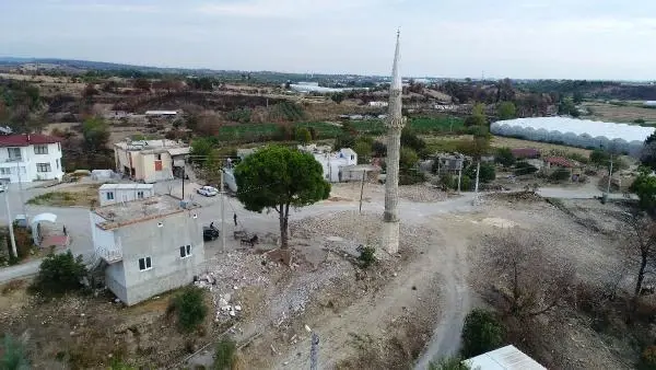 CUMHURİYET İLE YAŞIT CAMİDEN GERİYE MİNARESİ KALDI