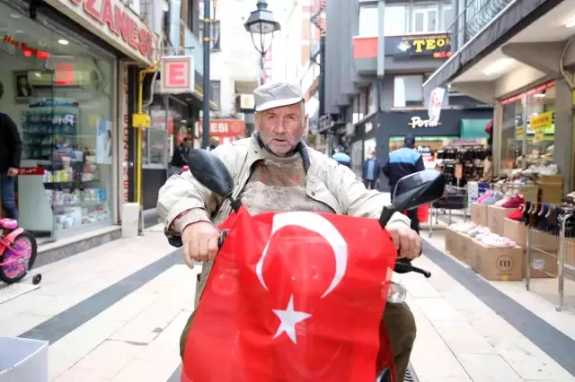 Fatsa Belediyesi'nden esnaf ve vatandaşlara Türk bayrağı