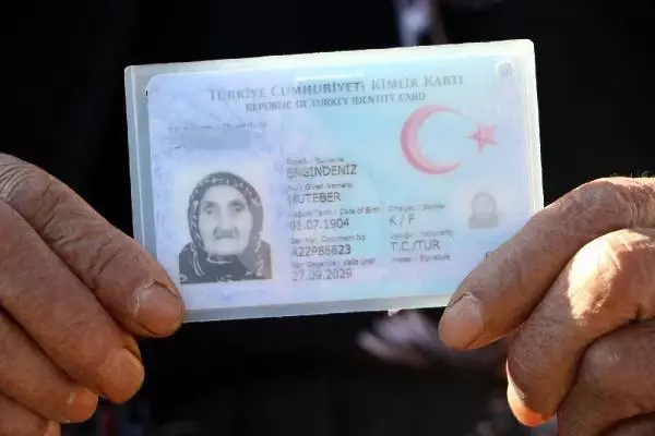 Hakkarili 117 yaşındaki Muteber Engindeniz: Cumhuriyetin ilanında köyde halay çektik