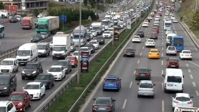 İstanbul'da Cumhuriyet Bayramı öncesi trafik yoğunluğu rekor seviyeye ulaştı