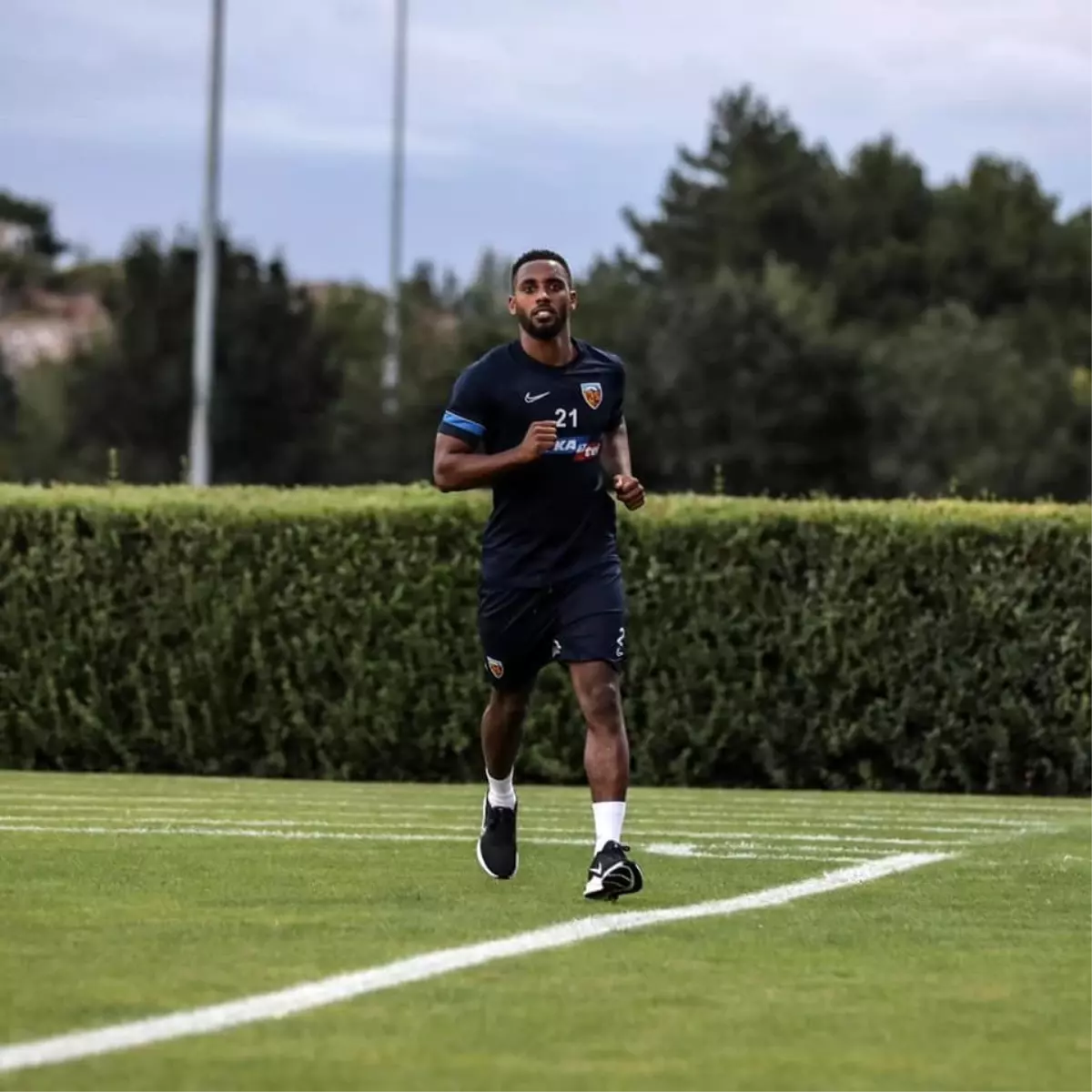 Kayserispor'da Kemen ve Carole affedildi