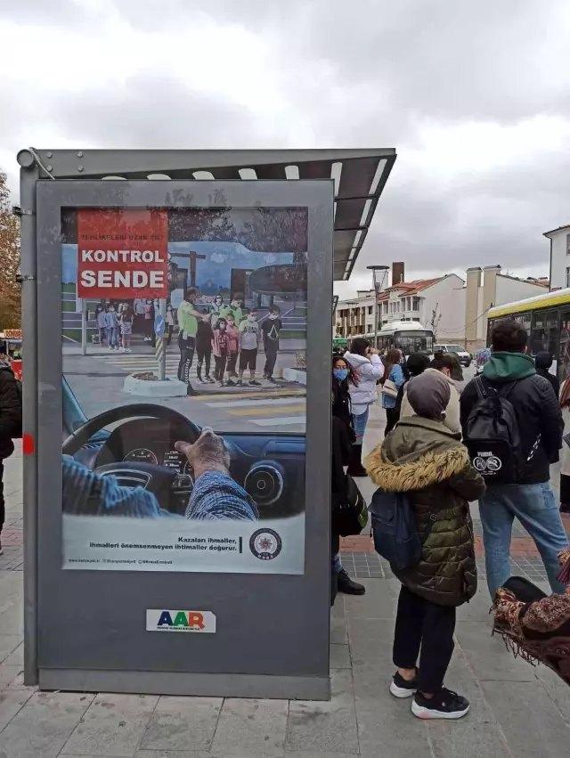 Son dakika 3. sayfa: Konya emniyeti reklam panolarıyla trafik kazalarına dikkat çekiyor