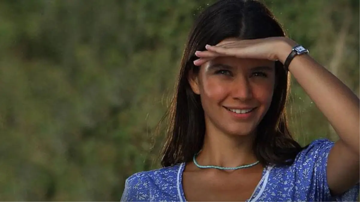 Beren Saat dişlerini yaptırdı! Yeni imajı hayranlarını ikiye böldü