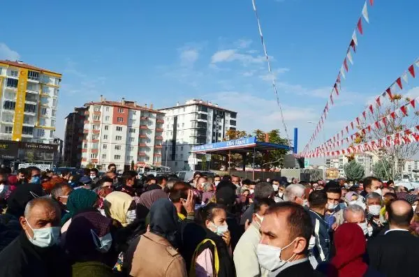 Market açılışında yapılan indirim izdihama neden oldu