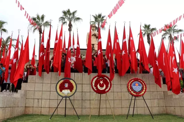 Çanakkale'de 29 Ekim Cumhuriyet Bayramı çelenk töreni