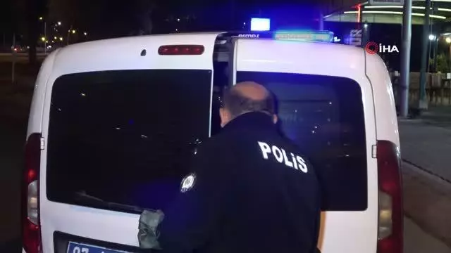 Otel odasında tartıştığı kadın arkadaşını bıçakla yaraladı