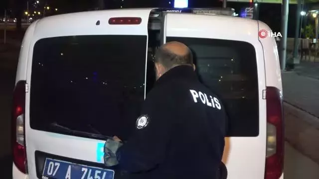 Otel odasında tartıştığı kadın arkadaşını bıçakla yaraladı