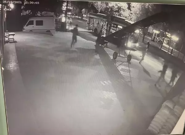 OTOBÜSTEN VURULAN YOLCUNUN BACAĞINDAKİ MERMİ AMELİYATLA ÇIKARTILACAK