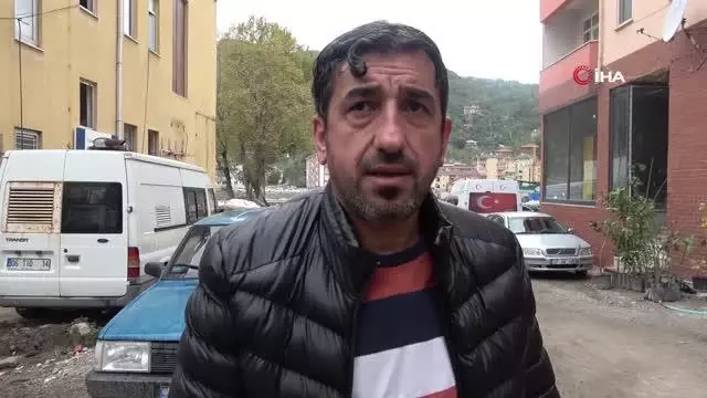 Selde yıkılan Ölçer Apartmanı'nda yaşayan baba ve oğlundan aylardır haber alınamıyor