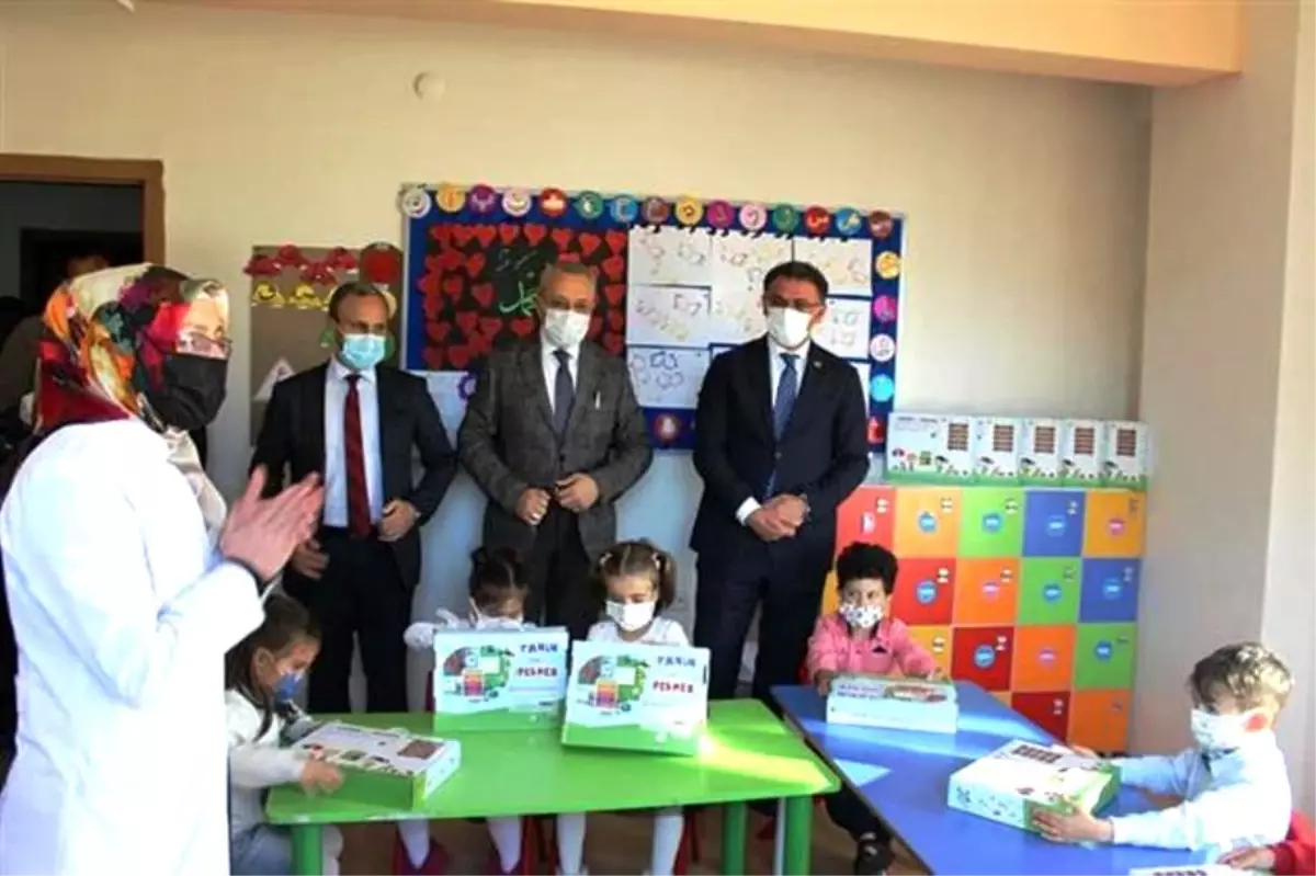 Tokat'ta 4-6 yaş okul öncesi öğrencilerine kitapları dağıtıldı