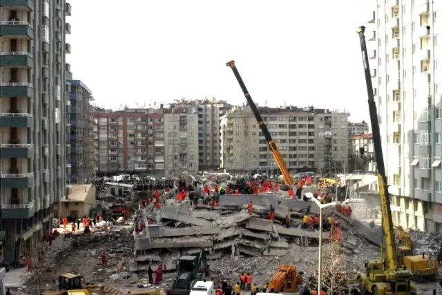 Zümrüt Apartmanı faciasından sağ kurtulan Muhammed Kalem'e 17 yıl sonra acı veda