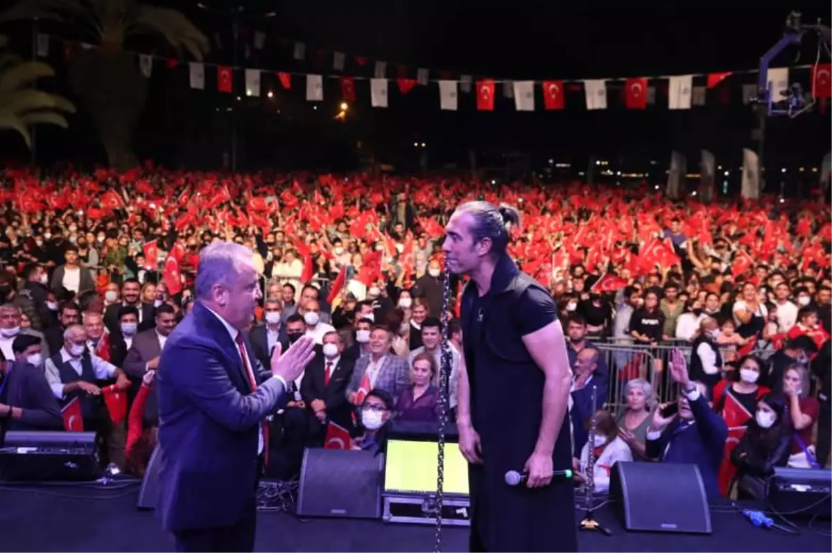 Antalya'nın dört bir yanında Cumhuriyet coşkusu yaşanıyor