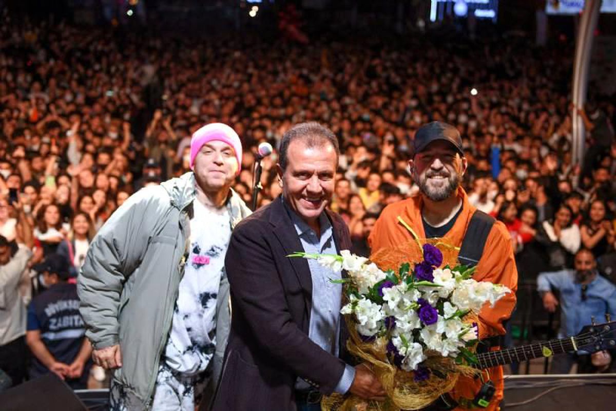 Başkan Seçer, Athena Konserinde Tarsusluların Bayram Coşkusuna Ortak Oldu