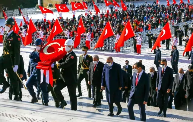 Cumhuriyet Bayramı merasimleri Anıtkabir'de başladı