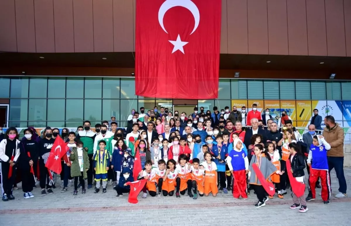 Cumhuriyet Kupası'nda dereceye girenlere ödülleri dağıtıldı