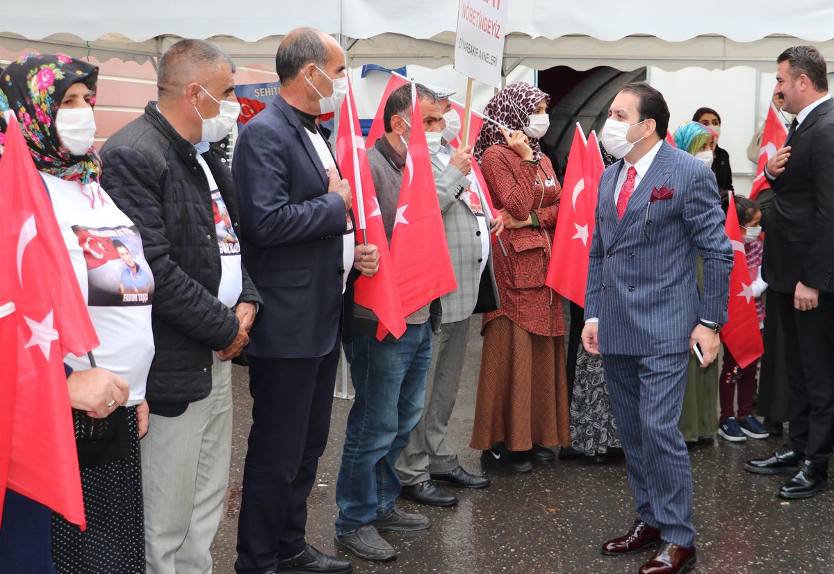 Diyarbakır annelerine destek ziyaretleri sürüyor