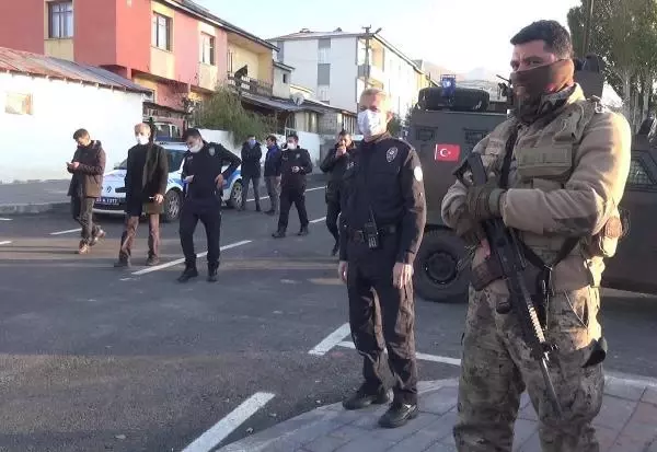 Düğün öncesi kısır gecesinde kavga! İki aile birbirine girdi, 3 kişi yaralandı Düğün öncesi kısır gecesinde kavga! İki aile birbirine girdi, 3 kişi yaralandı