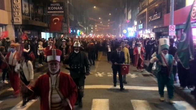 29 Ekim kutlamalarında Mehter kadrosu krizi! Vatandaşlar, İstiklal Marşı okuyarak reaksiyon gösterdi