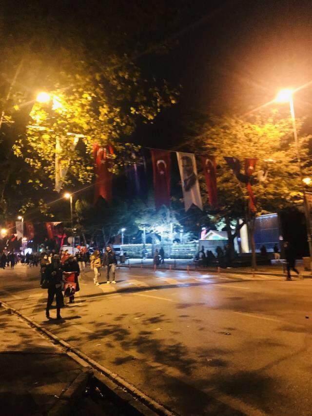 Bağdat Caddesi'nde Cumhuriyet Bayramı coşkusu! Binlerce kişiyle fener alayı düzenlendi Bağdat Caddesi'nde Cumhuriyet Bayramı coşkusu! Binlerce kişiyle fener alayı düzenlendi