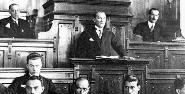 Tüm yurtta aynı coşku var! Türkiye Cumhuriyeti 98'nci yaşını kutluyor