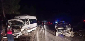 Kahramanmaraş'ta minibüs ile kamyonet çarpıştı, 15 kişi yaralandı