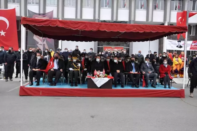 Kars'ta lapa lapa yağan kara rağmen Cumhuriyet Bayramı coşkuyla kutlandı