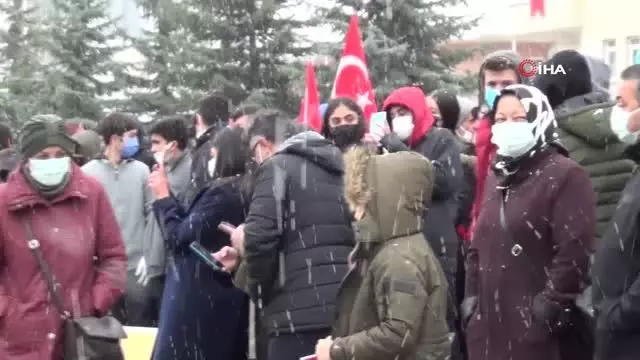 Kars'ta lapa lapa yağan kara rağmen Cumhuriyet Bayramı coşkuyla kutlandı