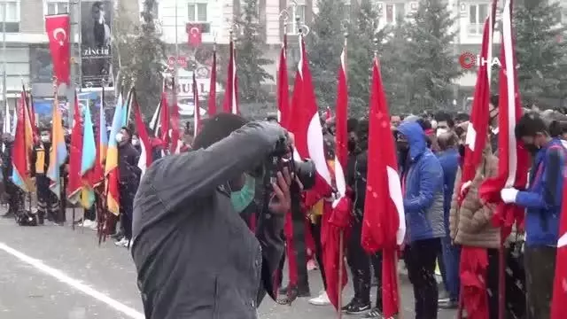 Kars'ta lapa lapa yağan kara rağmen Cumhuriyet Bayramı coşkuyla kutlandı