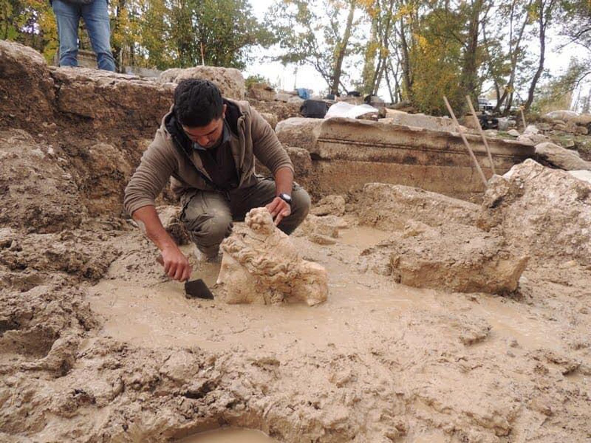 Kütahya'da 'Afrodit' ile 'Dionysos' heykelinin baş kısmı gün yüzüne çıkarıldı