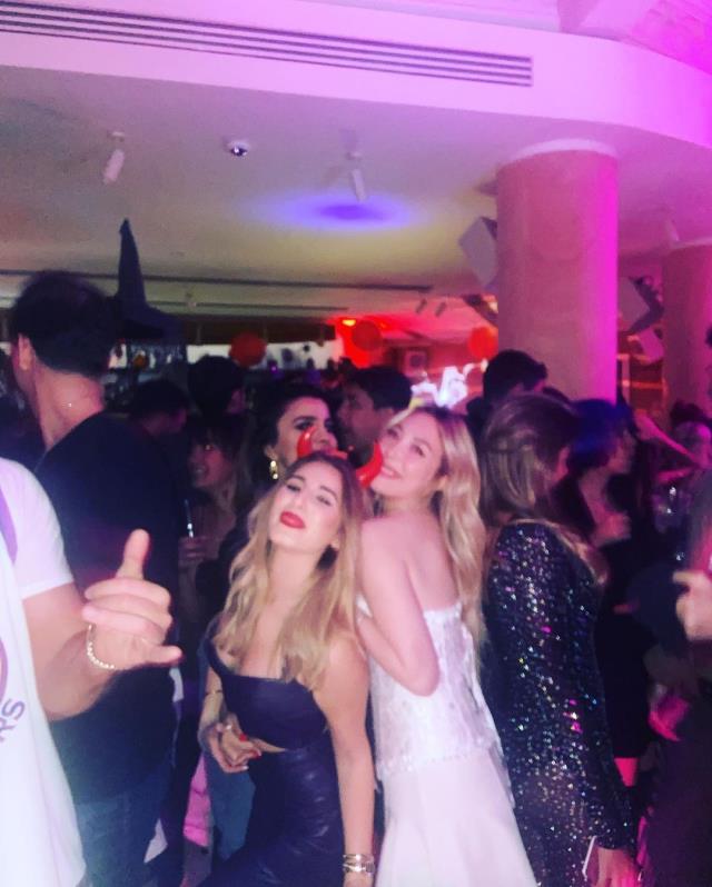 Cadılar Bayramı partisine melek kostümüyle katılan Yasmin Erbil, pozlarıyla Instagram'ı kasıp kavurdu