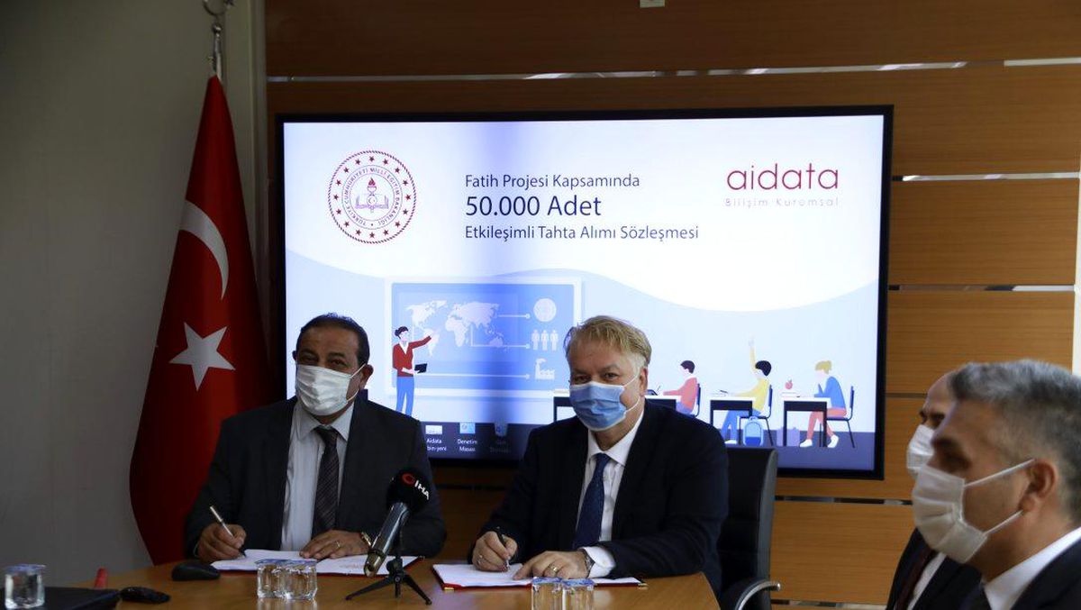 MEB, AİDATA ile 50.000 adet etkileşimli tahta alımı sözleşmesi imzaladı