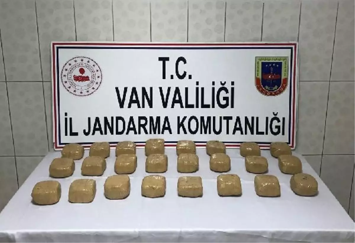 Molozların arasından 11 kilo eroin çıktı