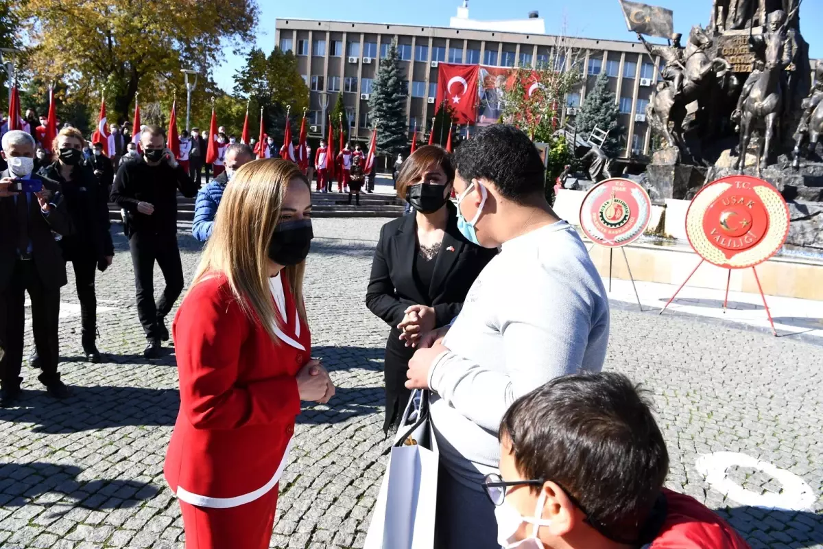 Uşak'ta Cumhuriyetimizin Kuruluşunun 98.Yıl Dönümü Törenlerle Kutlanıyor