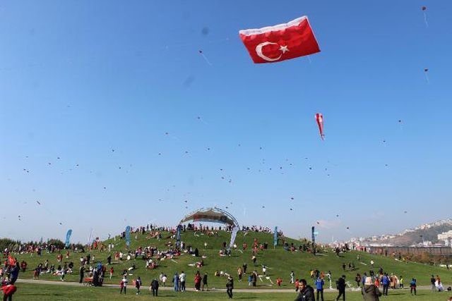 60 metrekarelik dev ucurtma ile turk bayragi 5 14496648 o