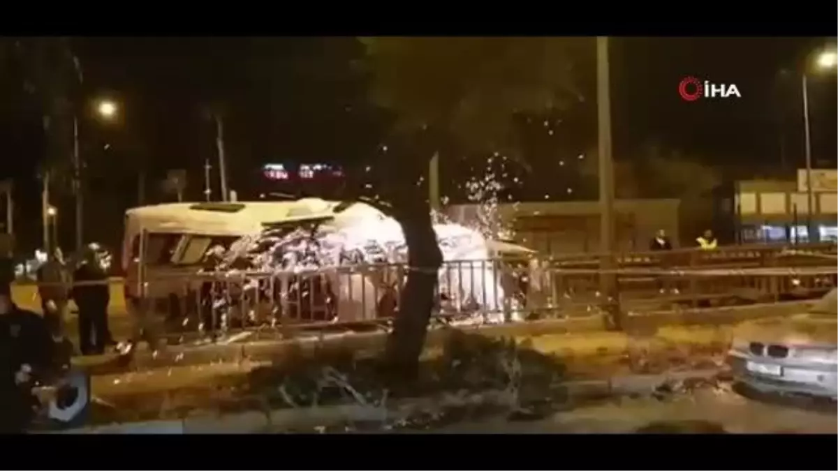Son dakika haber | Antalya'da turistleri taşıyan minibüs bariyerlere çarptı: 1 ölü