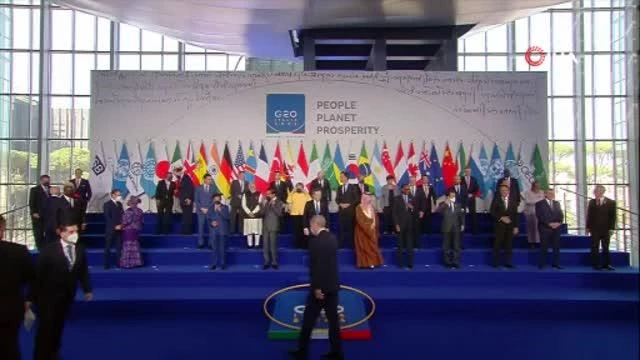 Cumhurbaşkanı Erdoğan, G20 Başkanlar Tepesi'nde aile fotoğrafı çekimine katıldı