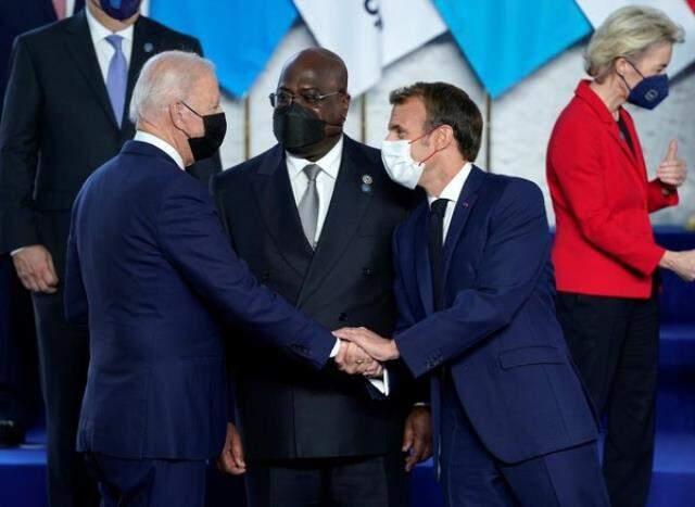 Denizaltı krizi çözülse de gerginlik sürüyor! Biden ve Macron'dan G20'de tokalaşma düellosu