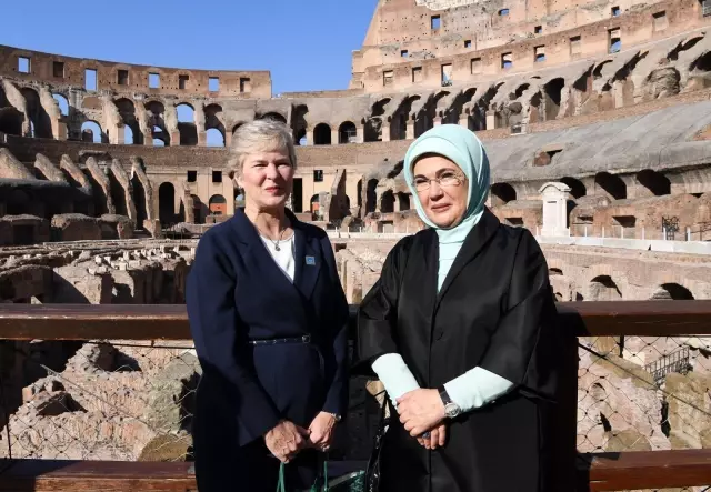 Emine Erdoğan, Roma'da başkan eşleriyle bir ortaya gelerek tarihi yerleri gezdi