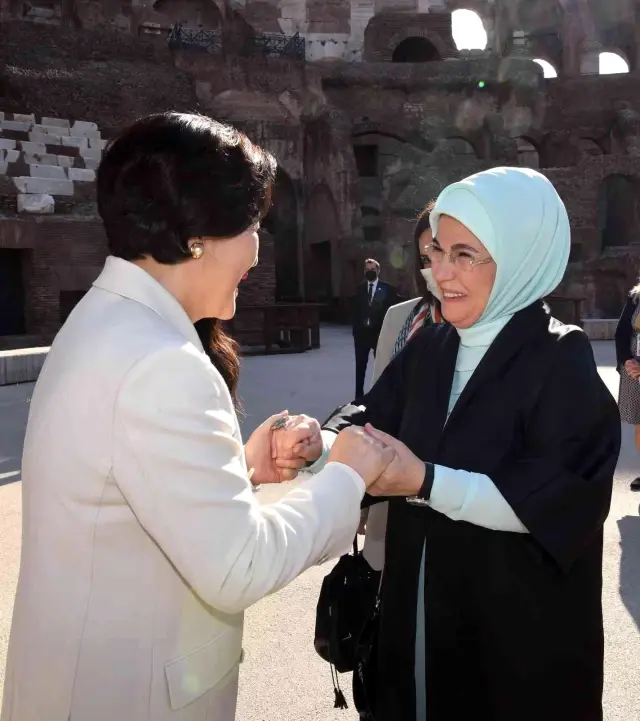 Emine Erdoğan, Roma'da önder eşleriyle tarihi Kolezyum ve Giardino all'İtaliana'yı gezdi