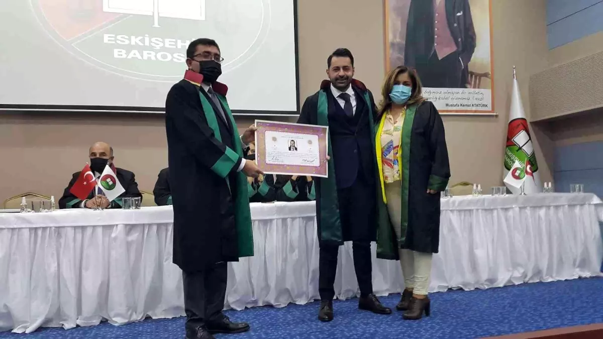 Eskişehir'de 10 avukat törenle yemin ederek mesleğe ilk adımını attı