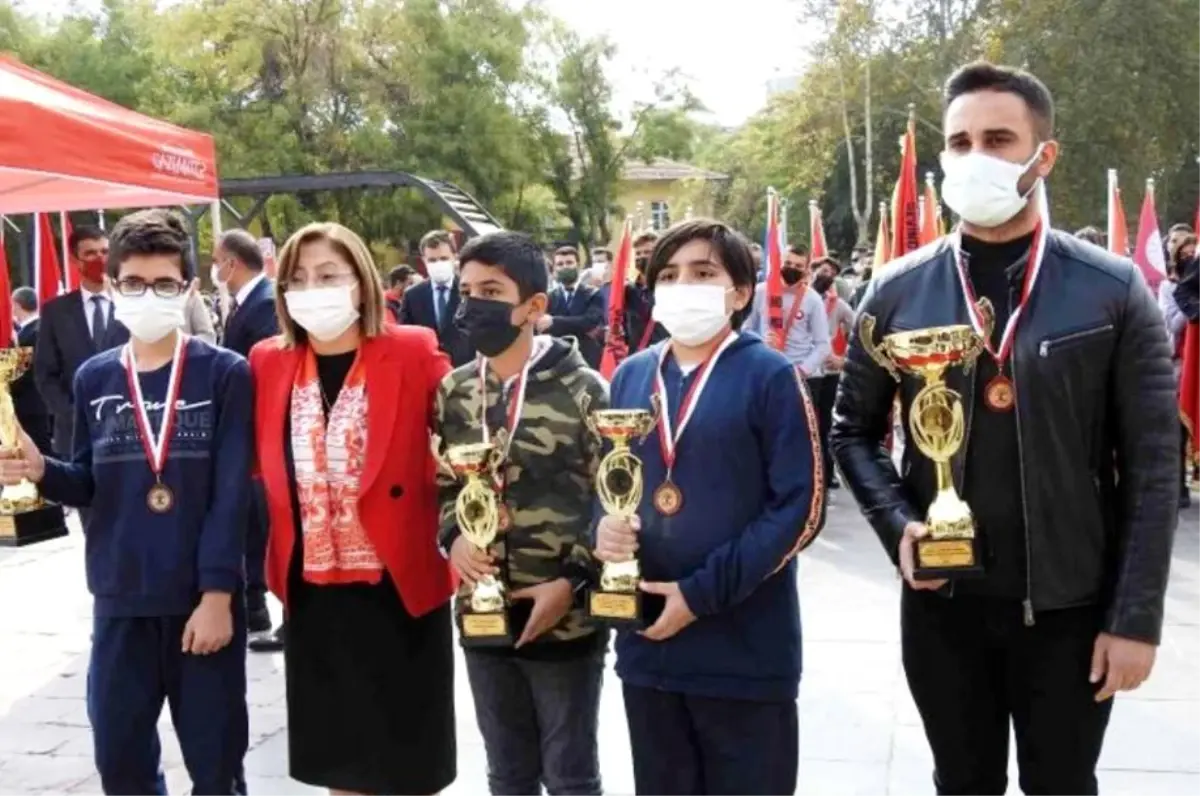Gaziantep'te 29 Ekim Cumhuriyet Bayramı, düzenlenen törenle coşkuyla kutlandı