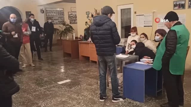 Gürcistan'da mahallî seçimlerin 2. cinsinde oy sayımı sürüyor
